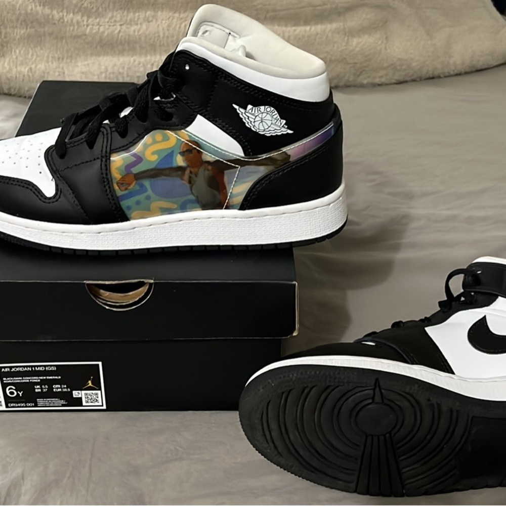 Air Jordan 1 Mid Older Kids